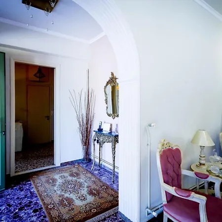 Maira's ηouse * Gaitani